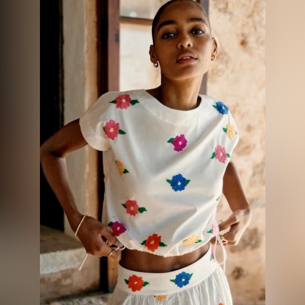 Sezane Jocasta Short Sleeve Top Blouse Embroidered Flowers NWT